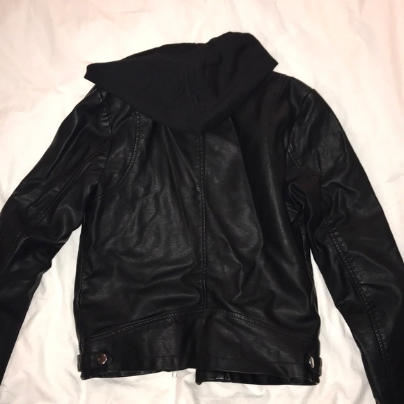 Girls vegan leather coat w/detachable hood - Picture 4 of 4